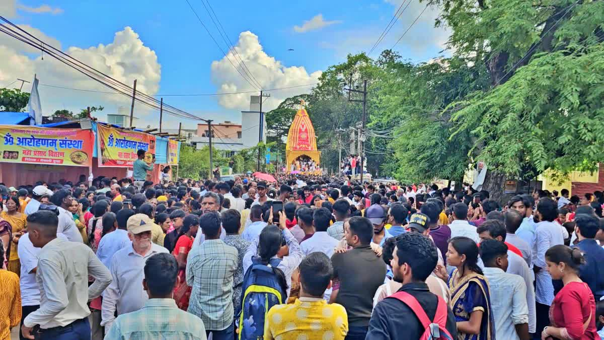 हजारीबाग शहर में पहली बार निकाली गई रथ यात्रा से जुड़ी खबर