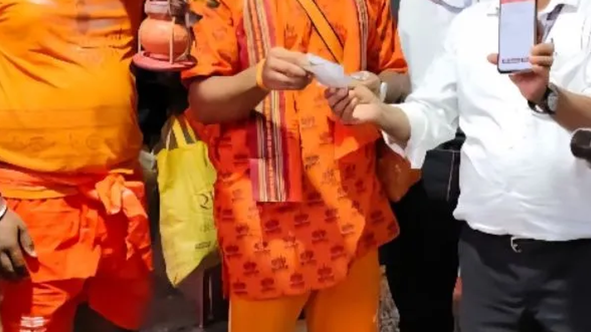 धनबाद रेलवे स्टेशन पर जनरल टिकट सेवा से जुड़ी खबर