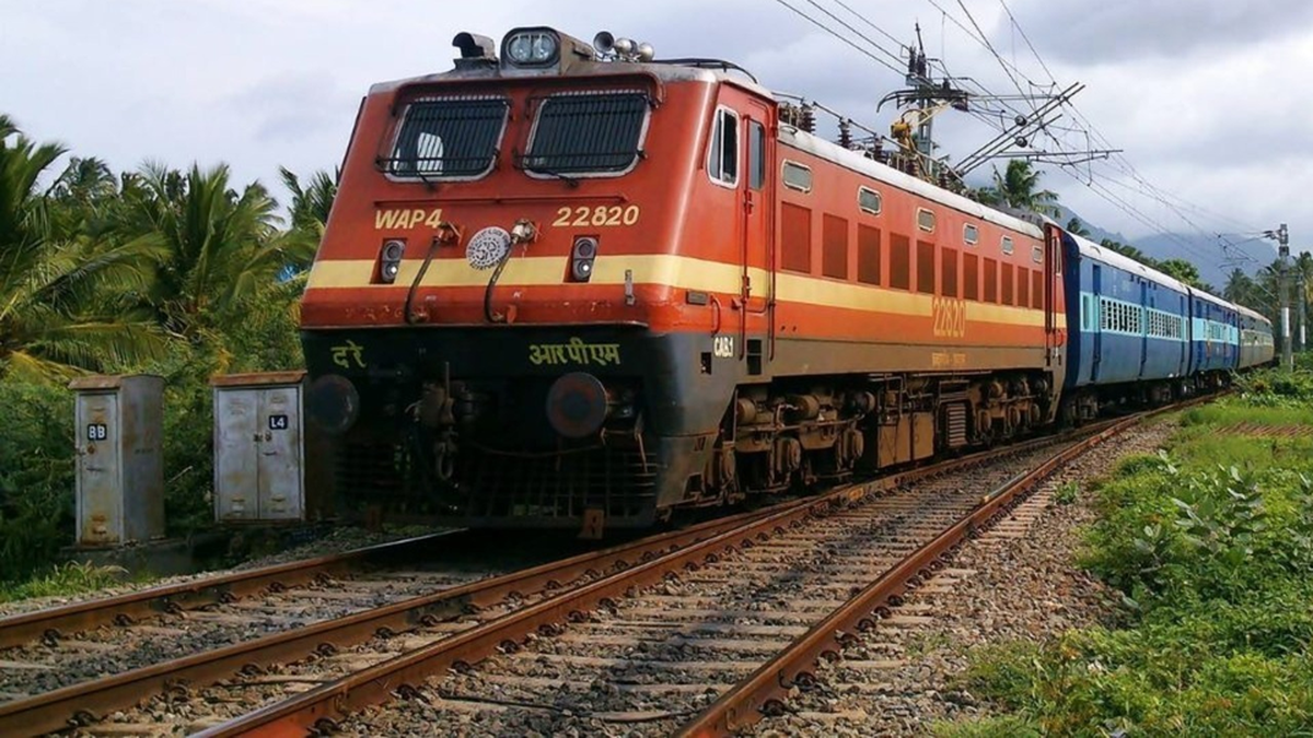 धनबाद से चलने वाली ट्रेनों के रद्द होने और रूट बदलने की सूचना