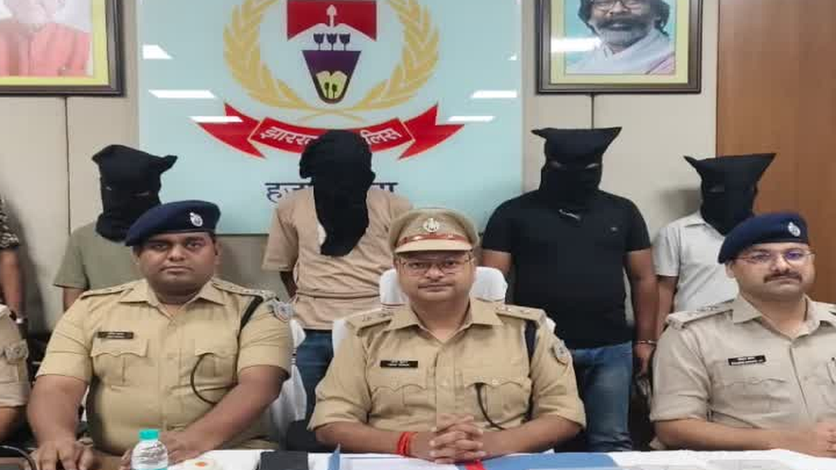हजारीबाग पुलिस की कार्रवाई में हथियार के साथ पांच आरोपी गिरफ्तार