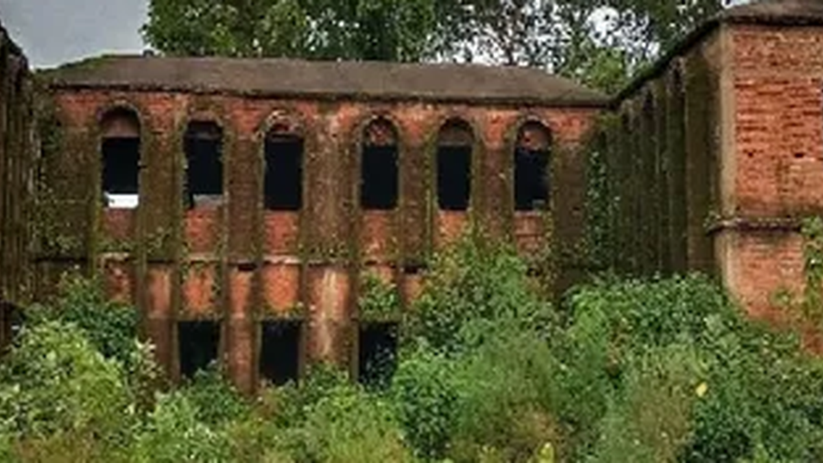 हजारीबाग में अधूरा पड़ा अल्पसंख्यक छात्रावास भवन