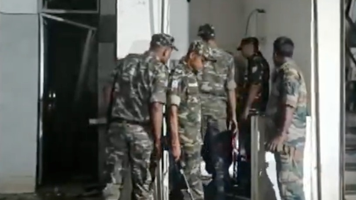 रांची के कोकर बाजार में पेट्रोल पंप पर धमाके के बाद क्षतिग्रस्त दफ्तर का सांकेतिक दृश्य