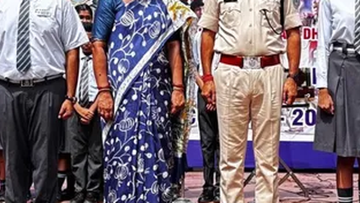 धनबाद के स्कूलों में मोबाइल और बाइक पर रोक से जुड़ी प्रतीकात्मक तस्वीर