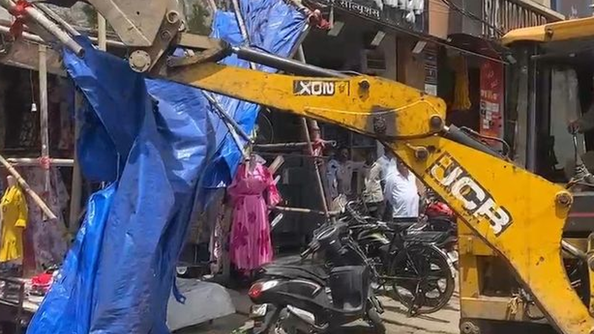 गिरिडीह में अतिक्रमण हटाने की प्रशासनिक कार्रवाई