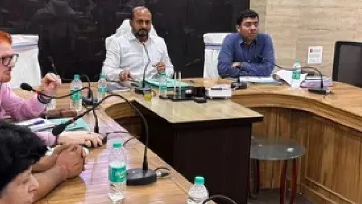 रामगढ़ सदर अस्पताल के निरीक्षण में तीन डॉक्टर अनुपस्थित मिलने की खबर