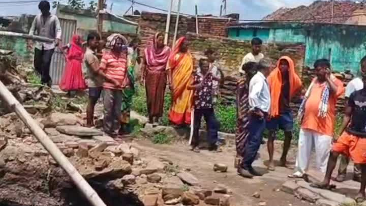 धनबाद के लिलोरी पथरा बालूगद्दा में भू-धंसान के बाद बना गोफ