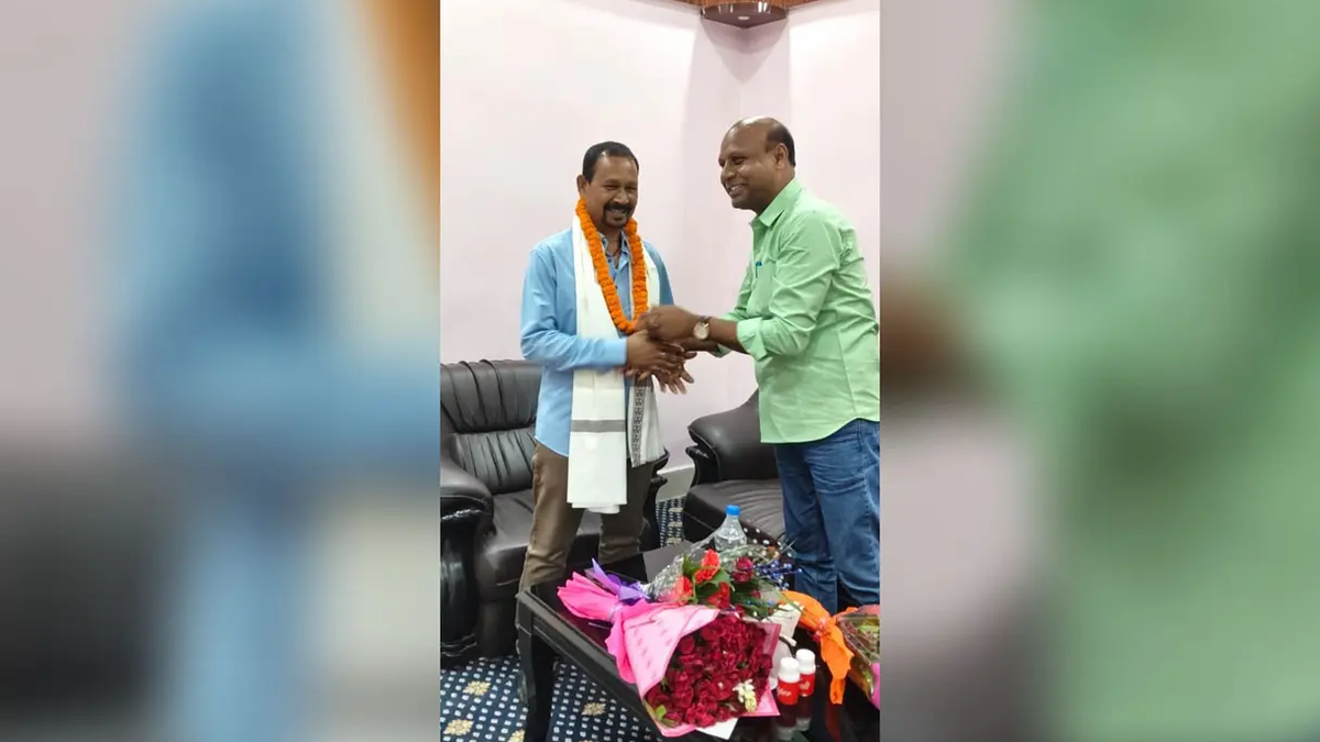 राजमहल में प्रमाण-पत्र आवेदन की ऑफलाइन सुविधा से संबंधित प्रतिनिधि दृश्य