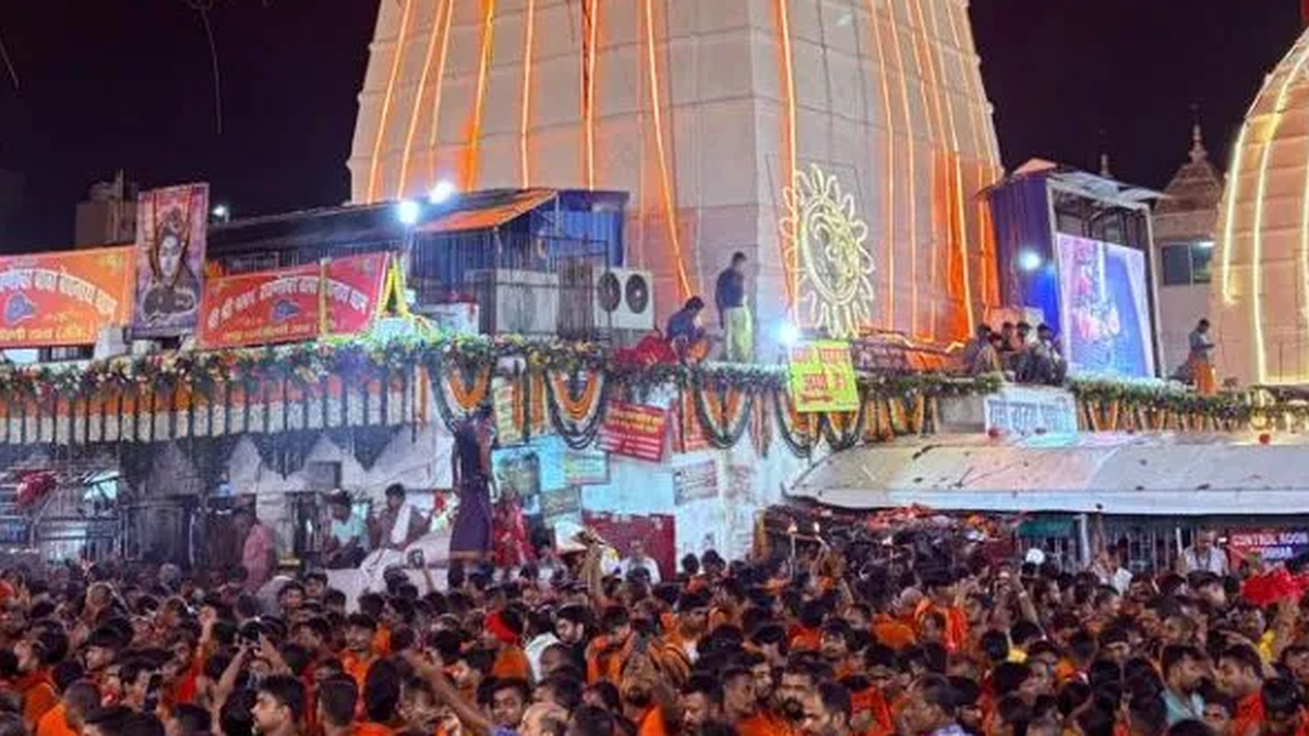 देवघर में सावन के दूसरे सोमवार पर श्रद्धालुओं की भारी भीड़