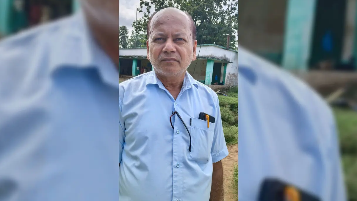 लेवाड़ गांव का न्यू प्राथमिक विद्यालय मौनाहा, जहां बारिश में जलजमाव होता है