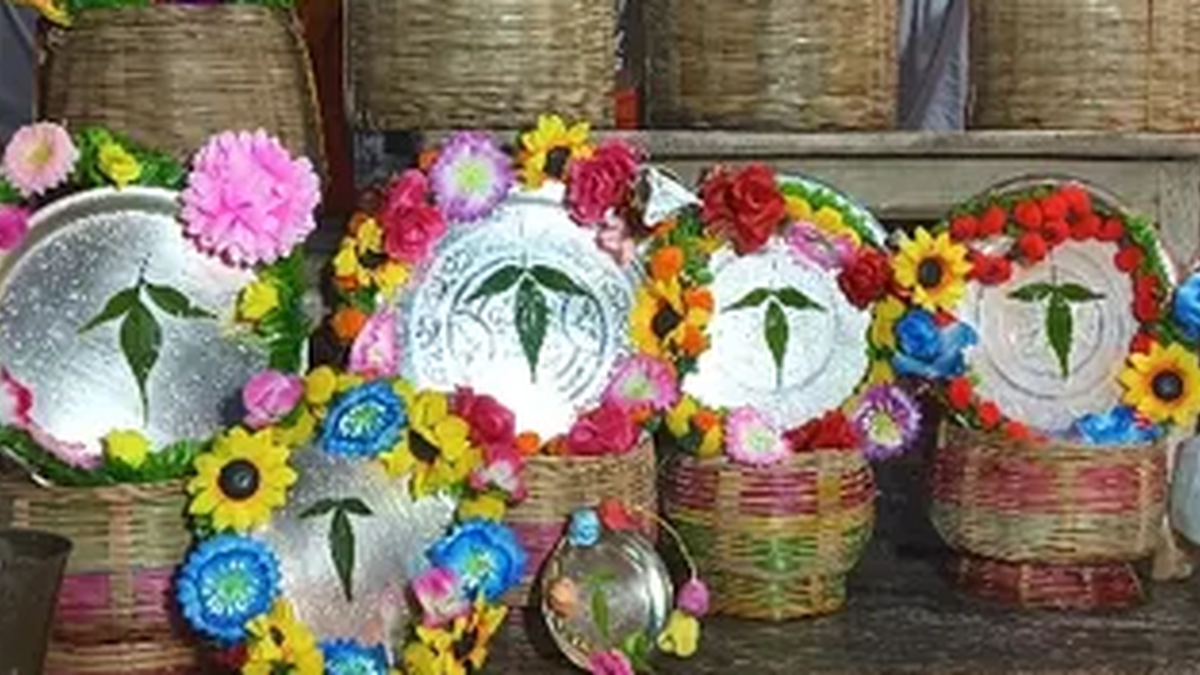 देवघर के बाबा बैद्यनाथ दरबार में बेलपत्र प्रदर्शनी से जुड़ी सांस्कृतिक खबर