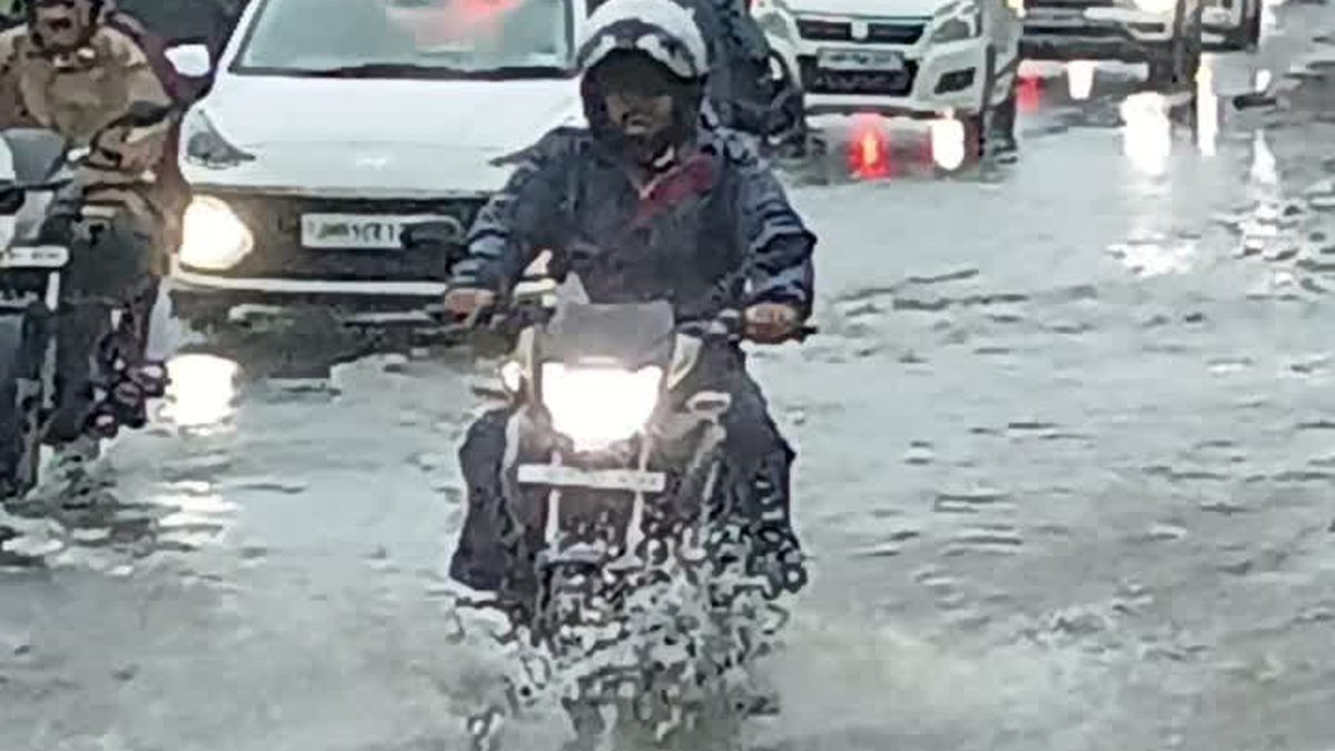 रांची में बारिश के बाद सड़कों और निचले इलाकों में जलजमाव