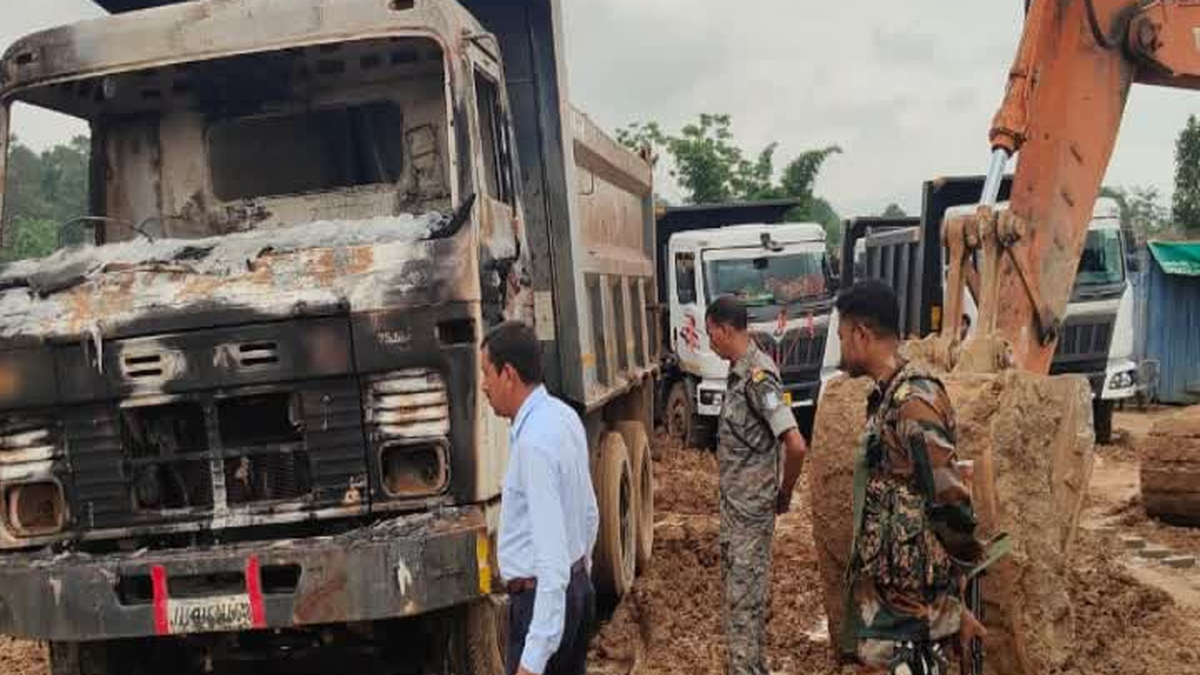 लोहरदगा के महुआ टोली स्थित बाईपास सड़क निर्माण स्थल का दृश्य