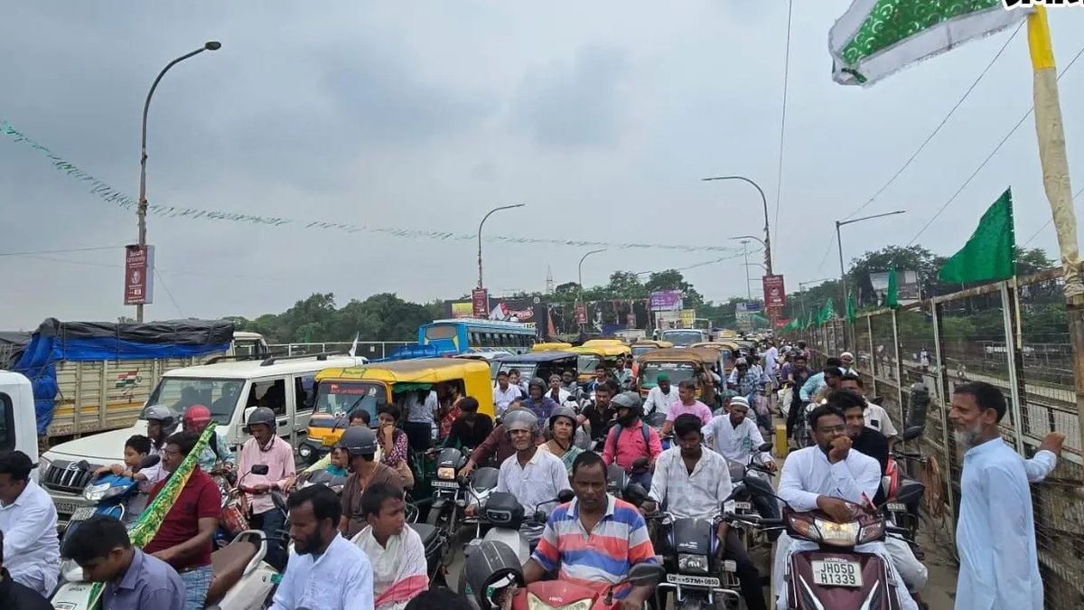 जमशेदपुर के मानगो पुल पर जाम से प्रभावित साकची-आजादनगर मार्ग