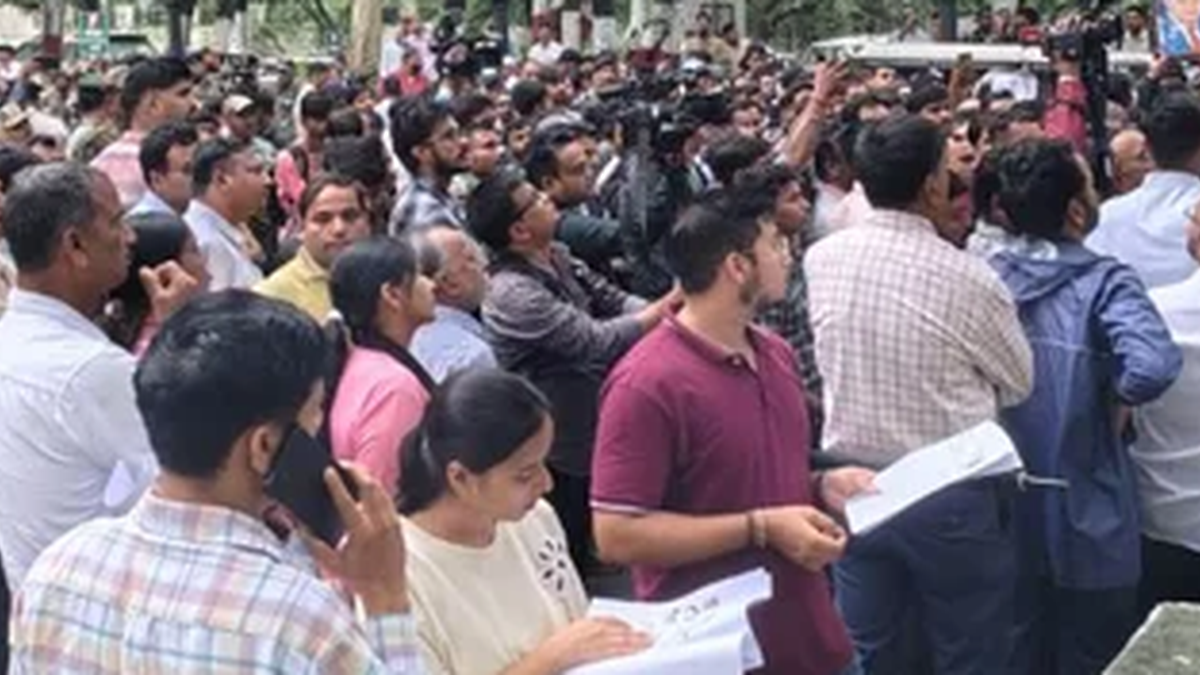 रांची सचिवालय परिसर में JSSC CGL फैसले के खिलाफ अभ्यर्थियों का विरोध