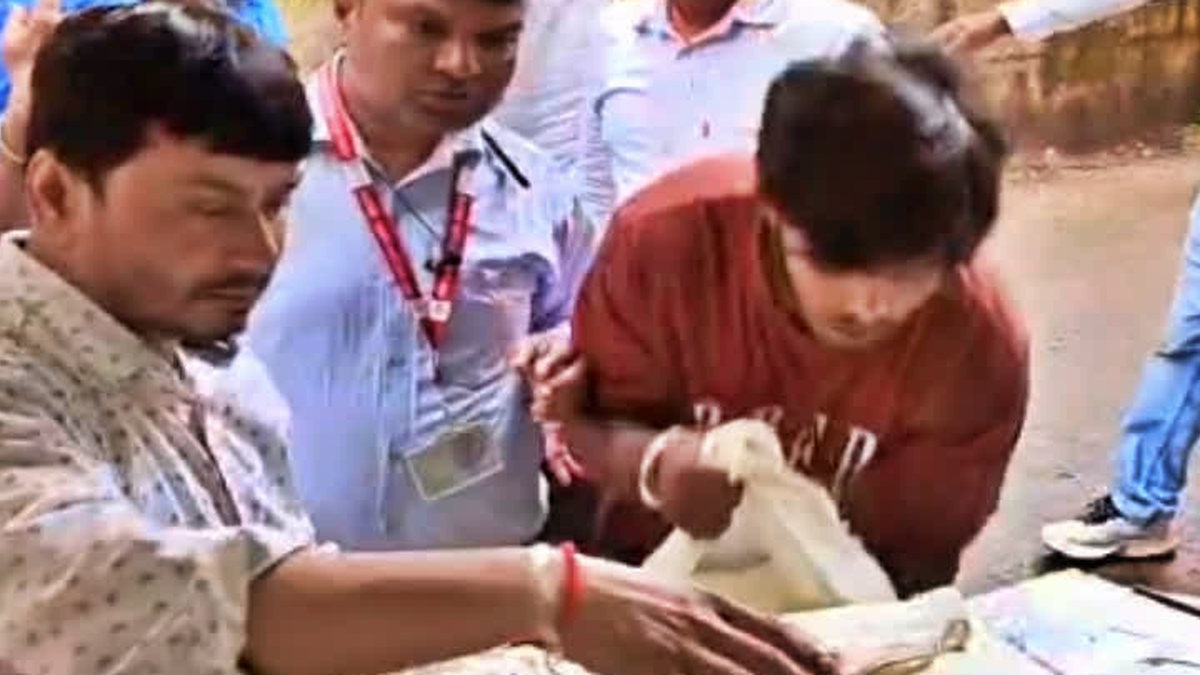 रांची में फूड सेफ्टी विभाग की छापेमारी में जब्त नकली पनीर और खोवा