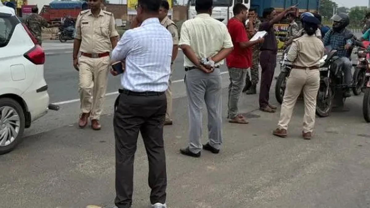 रांची में छात्र आंदोलन को लेकर रास्तों पर पुलिस निगरानी और वाहन जांच