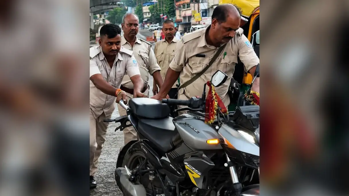 जमशेदपुर के पारडीह चौक पर हुए सड़क हादसे का सांकेतिक दृश्य