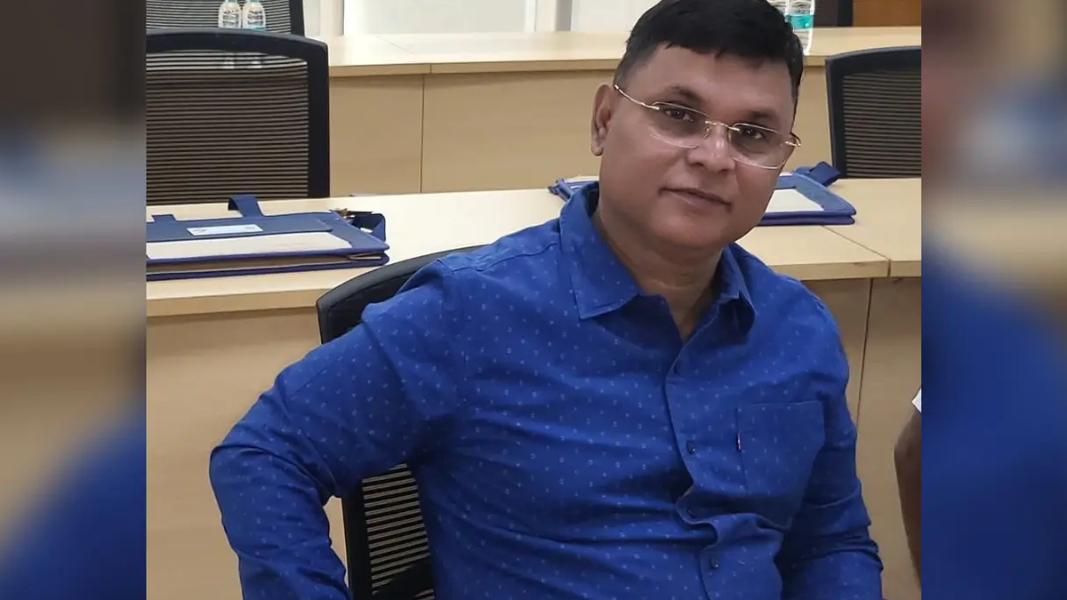 गढ़वा के उप निर्वाचन पदाधिकारी कुमुद कुमार झा की फाइल तस्वीर