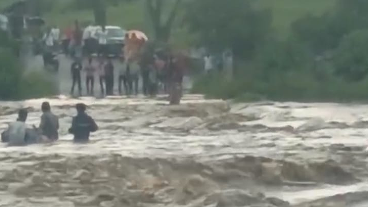 टंडवा की गेरुआ नदी में बचाव अभियान का सांकेतिक दृश्य