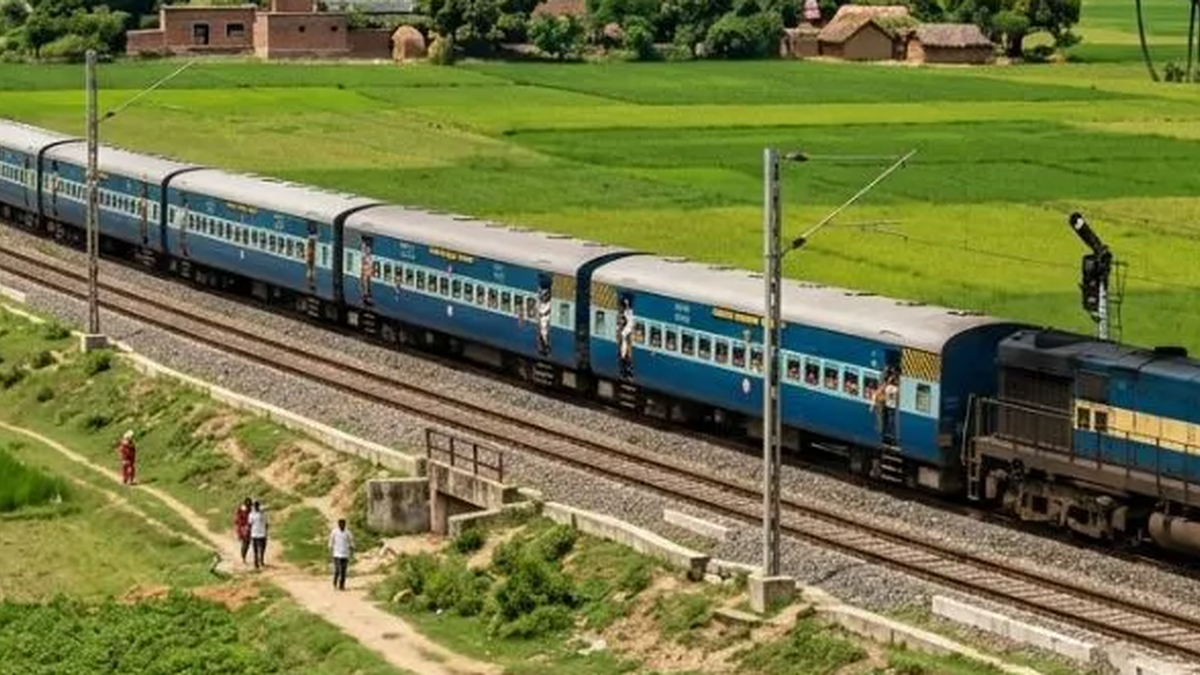 श्रावणी मेले में देवघर जाने वाले श्रद्धालुओं के लिए स्पेशल ट्रेन की खबर
