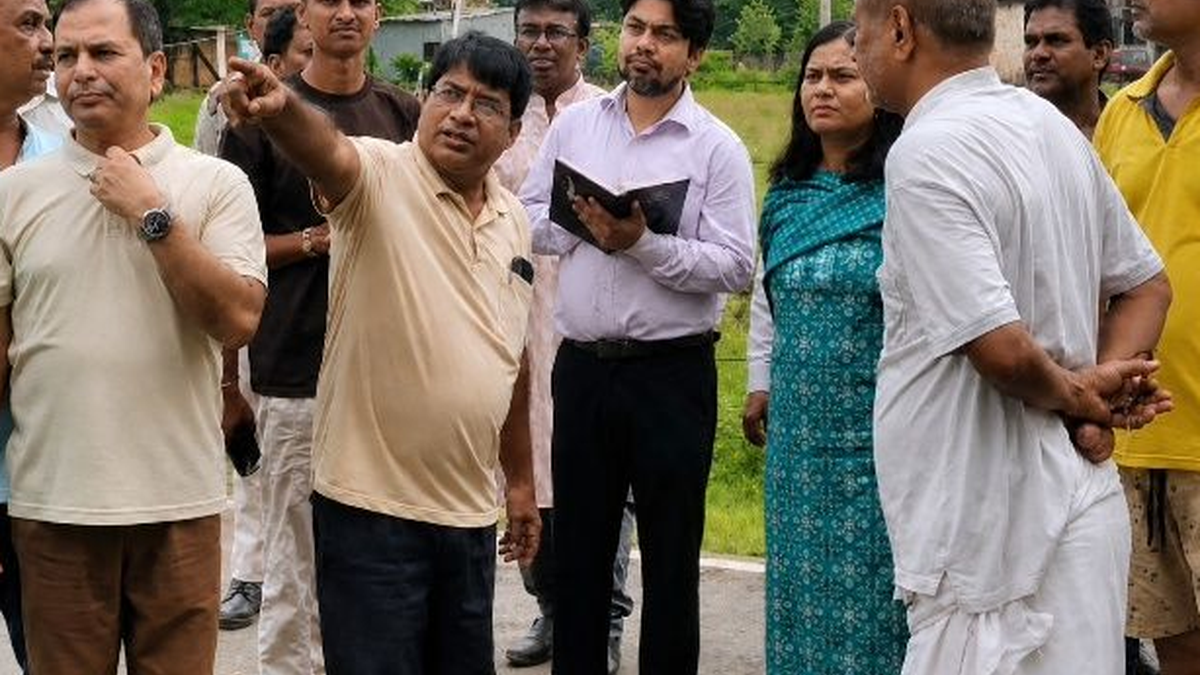 बोकारो स्टील सिटी के सेक्टर-12ई में क्षतिग्रस्त आवासीय क्वार्टर