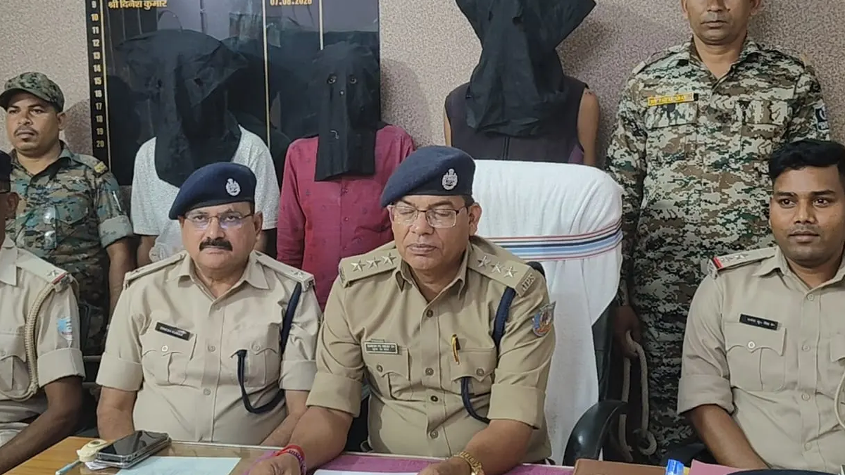 गुमला के दीप नगर में चोरी के मामले में बरामद आभूषण और पुलिस की कार्रवाई