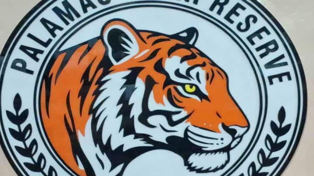 पलामू टाइगर रिजर्व में नए बाघ की निगरानी के लिए लगाया गया कैमरा
