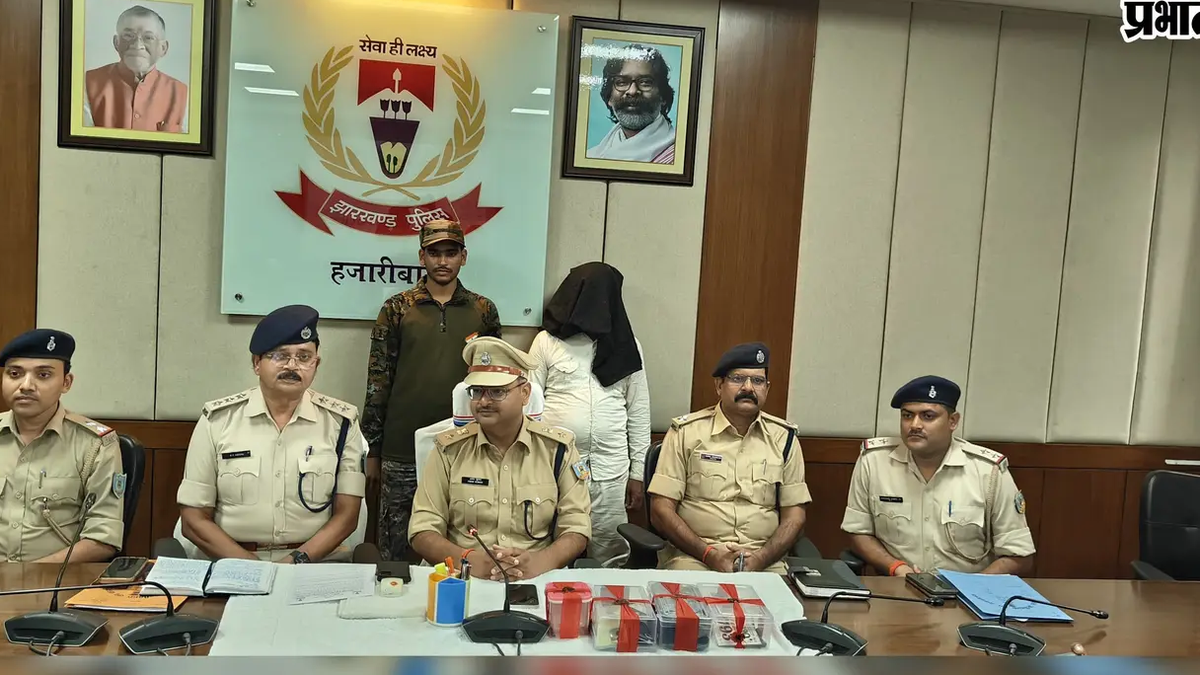 हजारीबाग के पदमा में शिक्षक पर गोलीबारी मामले की जानकारी देती पुलिस