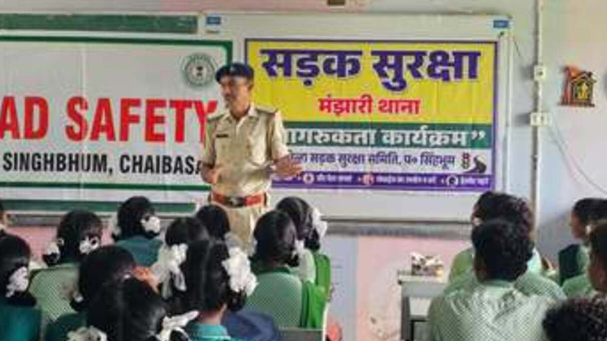 मंझारी के विद्यालय में आयोजित सड़क सुरक्षा जागरूकता अभियान