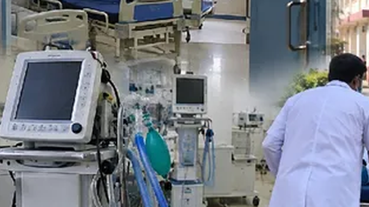 लोहरदगा सदर अस्पताल में निष्क्रिय आईसीयू और उपलब्ध चिकित्सा उपकरण