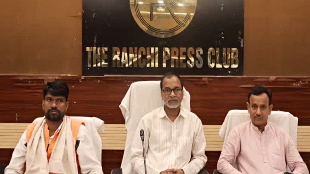 रांची प्रेस क्लब में संवाददाता सम्मेलन करते झारखंड आंदोलनकारी