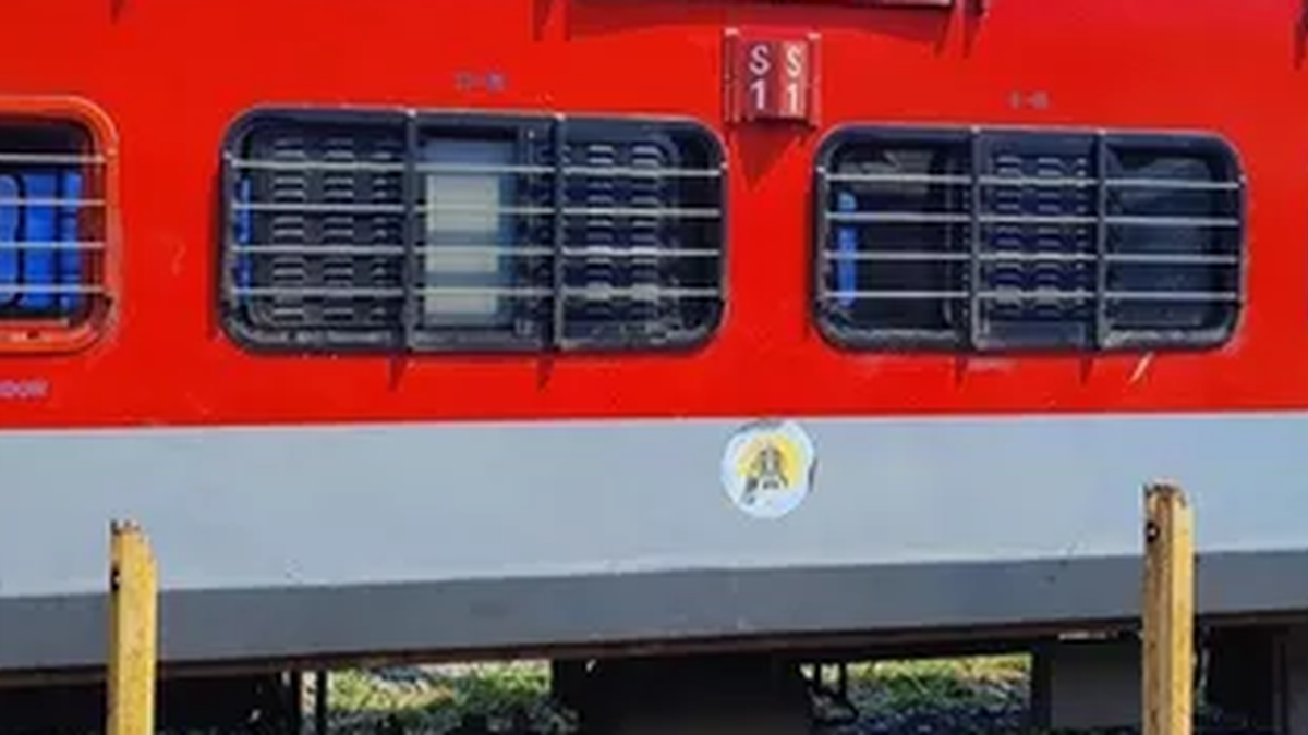 मनोहरपुर स्टेशन पर टाटानगर–एर्नाकुलम एक्सप्रेस के प्रायोगिक ठहराव की घोषणा