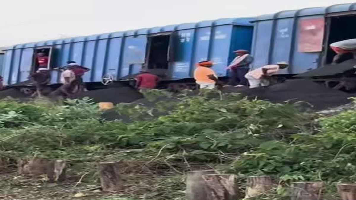 साहिबगंज में गंगा कटाव से प्रभावित महाराजपुर-सकरीगली रेलखंड