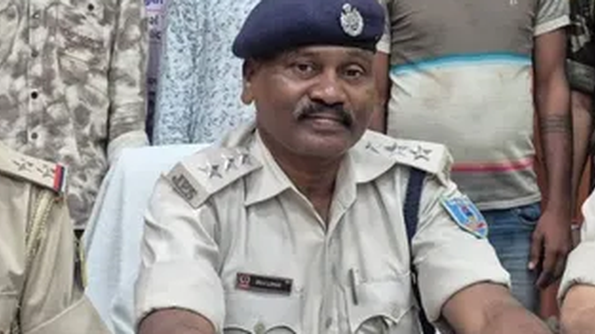 गढ़वा में वाहन चोरी गिरोह के खुलासे की जानकारी देती पुलिस की प्रतीकात्मक तस्वीर