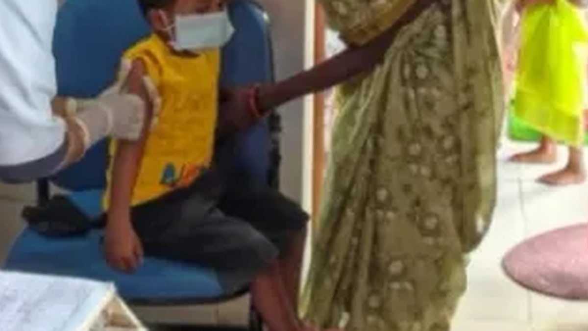 सिमडेगा के ठेठईटांगर में बच्चों के लिए चलाया जा रहा विशेष टीकाकरण अभियान