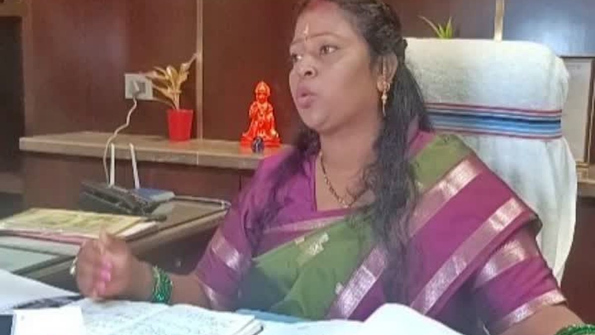 रांची के भूसुर में सड़क किनारे बस्ती के पुनर्वास की मांग से संबंधित दृश्य