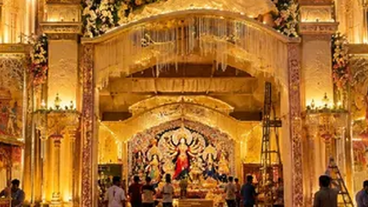 रांची के चुटिया में परी थीम पर तैयार किया जा रहा दुर्गा पूजा पंडाल