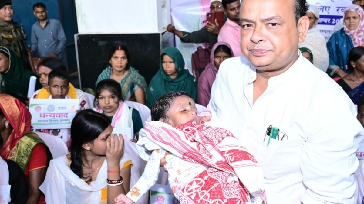 रांची से हृदय सर्जरी के लिए कोच्चि रवाना किए गए बच्चों का दल