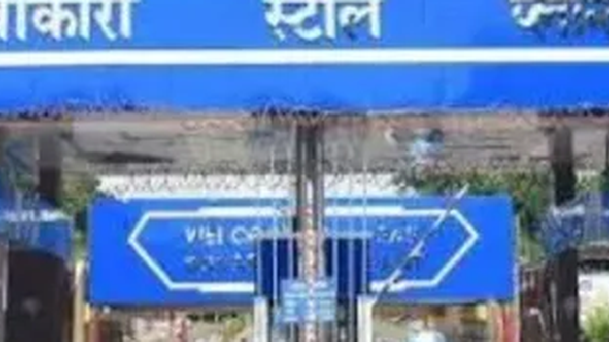 बोकारो इस्पात संयंत्र के अधिकारियों के लिए उपहार वितरण की प्रतीकात्मक तस्वीर