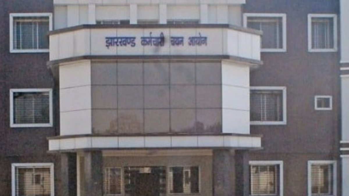 रांची स्थित जेएसएससी कार्यालय में परीक्षा दस्तावेजों की जांच का सांकेतिक दृश्य