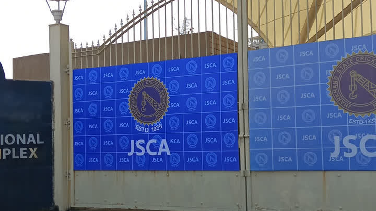 रांची के जेएससीए इंटरनेशनल स्टेडियम में भारत-वेस्टइंडीज टी20 मुकाबले की तैयारी