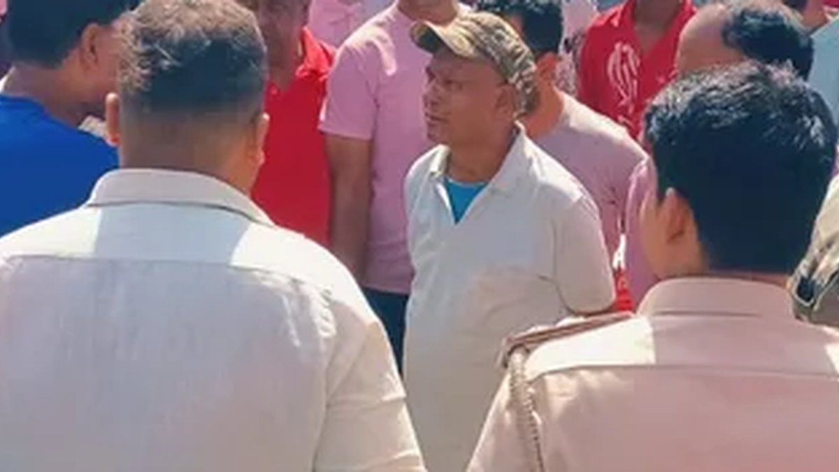 हजारीबाग सदर अस्पताल में महिला की मौत के बाद विरोध प्रदर्शन का दृश्य