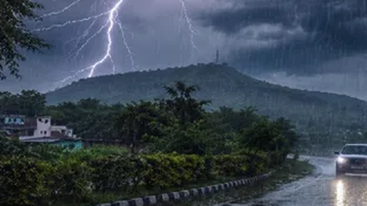 रांची में बादलों से घिरा आसमान और बारिश का मौसम