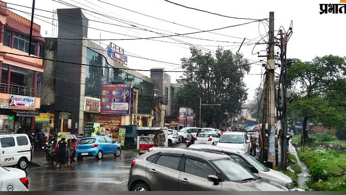 रामगढ़ में भारी बारिश के बीच जलस्रोतों से दूर रहने की प्रशासनिक चेतावनी