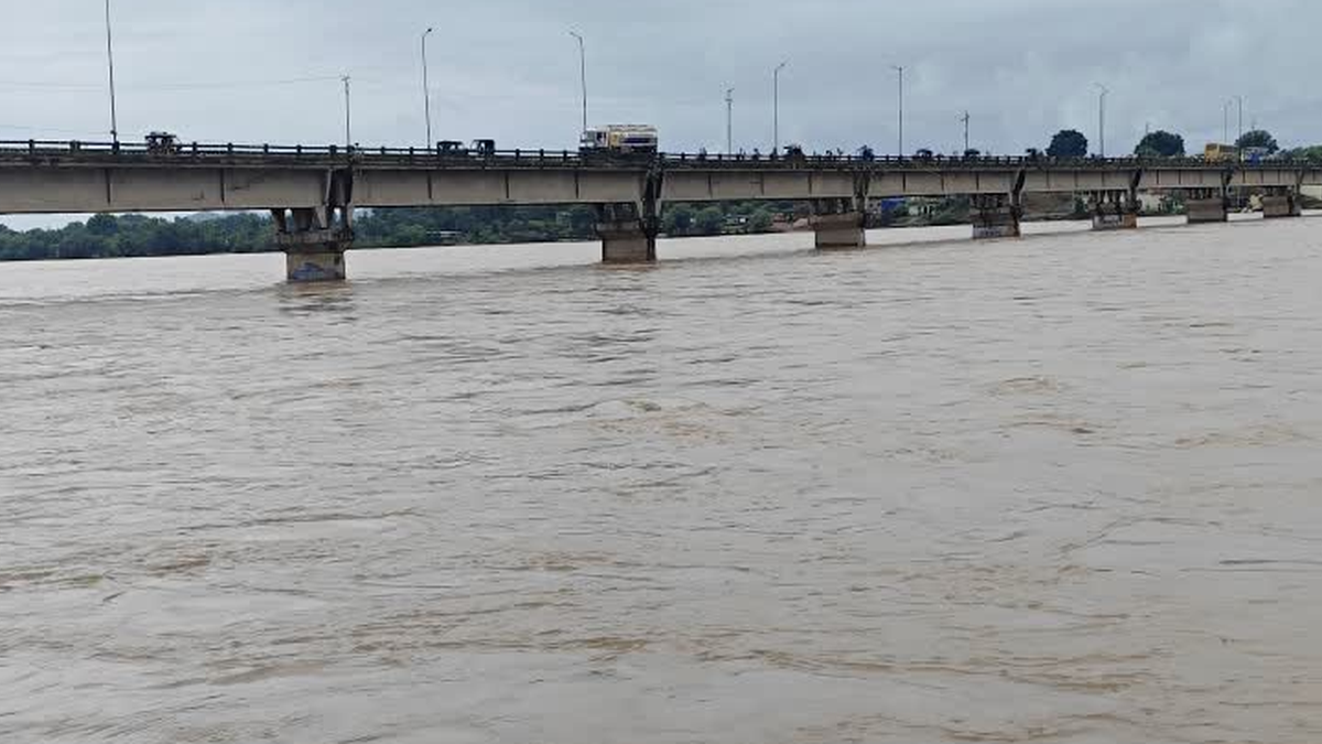 पलामू में उफान पर बहती सोन नदी और तटवर्ती क्षेत्र