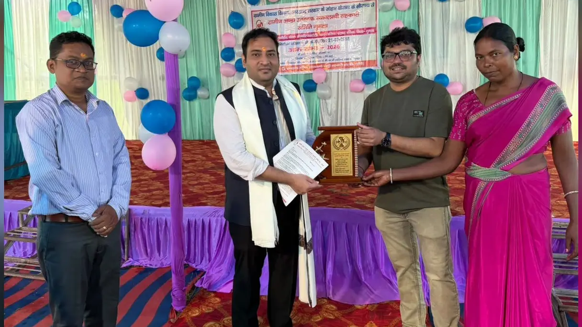 बसिया में ग्रामीण अंडा उत्पादक सहकारी समिति की आठवीं वार्षिक आमसभा