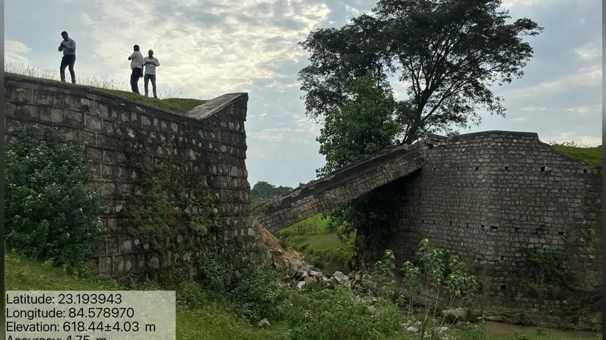 घाघरा में गोया और हलमाटी के बीच क्षतिग्रस्त एक्वाडक्ट पुलिया