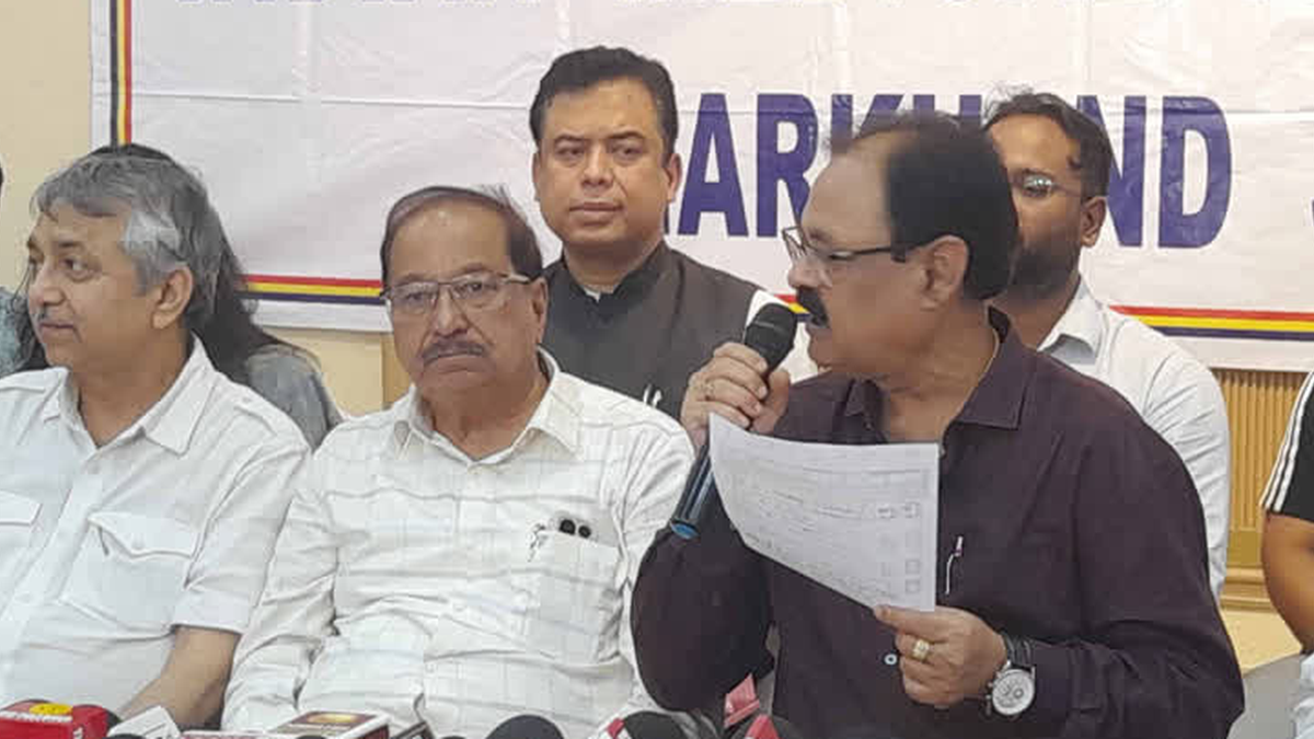 रांची में संयुक्त बैठक के बाद आंदोलन की जानकारी देते झासा और आईएमए के प्रतिनिधि