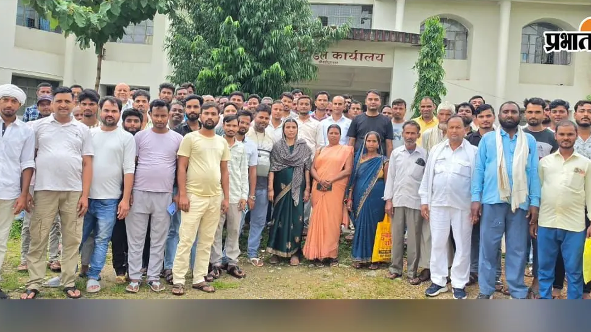 कधवन गांव के मतदाताओं के फॉर्म-7 संबंधी शिकायत का सांकेतिक दृश्य