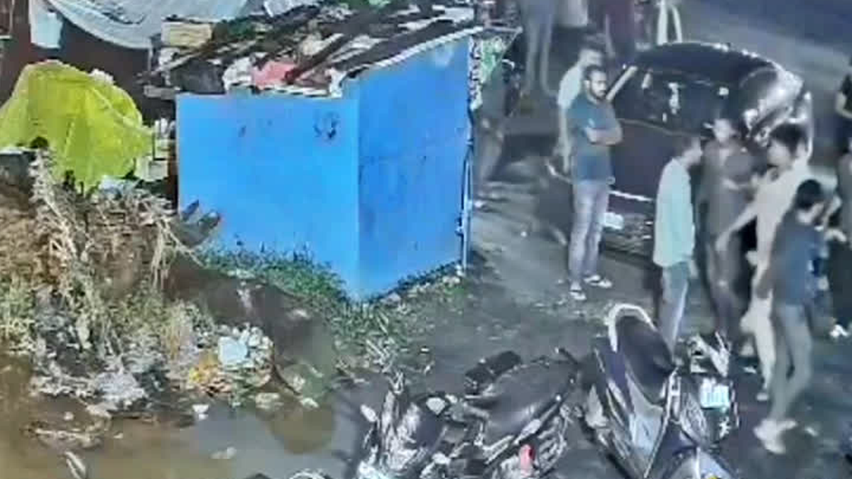 धनबाद के बिनोद बिहारी चौक के पास ज्वेलरी दुकान में तोड़फोड़ के मामले की जांच